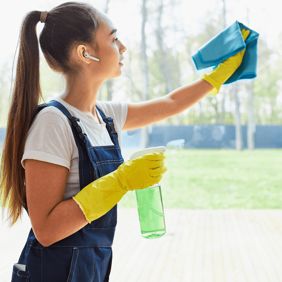 Making Homemade Glass Cleaner 101