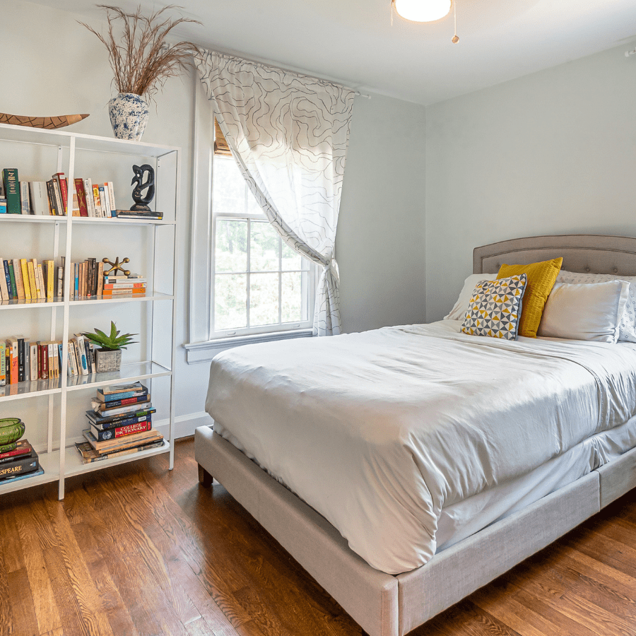 Creating a Calm and Relaxing Bedroom Through Organization