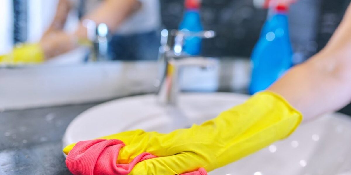 10 Mistakes People Make When Cleaning Their Bathroom