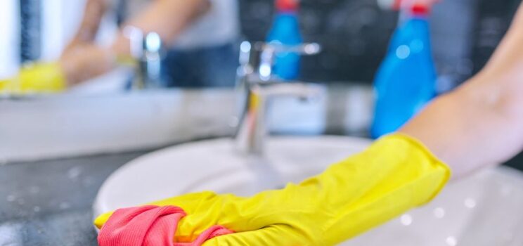 10 Mistakes People Make When Cleaning Their Bathroom