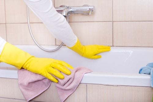 10 Mistakes People Make When Cleaning Their Bathroom